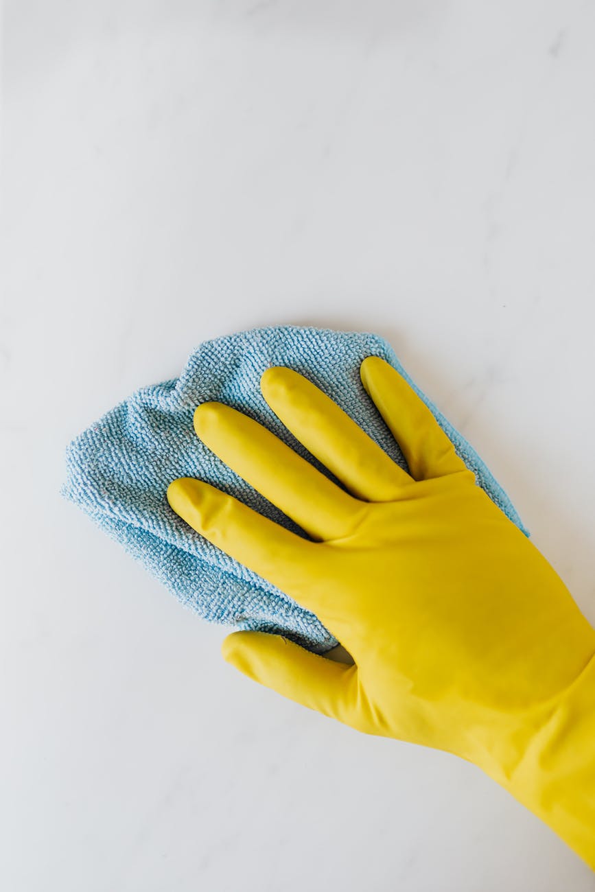 Maile Hanth (Dirty Hands)